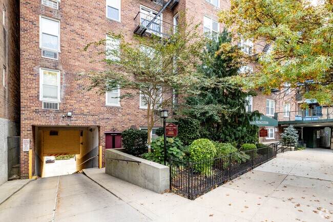 Foto del edificio - Princeton Owners Corp