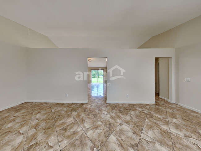 Foto del edificio - 757 SW McCoy Ave