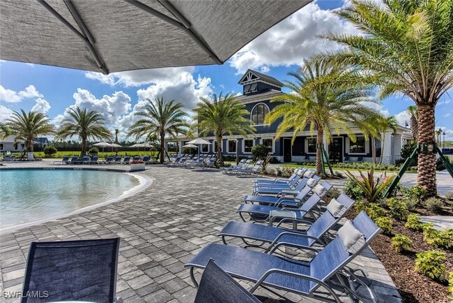 Foto del edificio - 19940 Beverly Park Rd