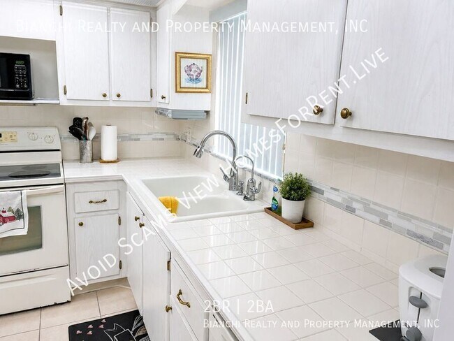 Building Photo - 4575 Cove Cir