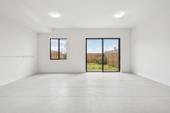 Foto del edificio - 1280 N Flagler Ave