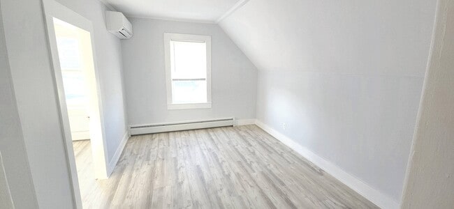 Building Photo - 50 Meadow St