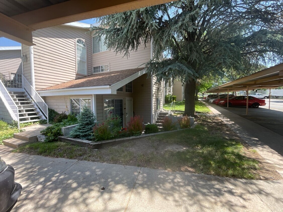 Primary Photo - **Beautiful Condo on Main St in Bountiful**