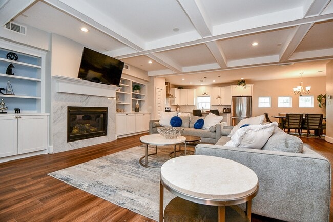 Building Photo - 4604 Chartres St