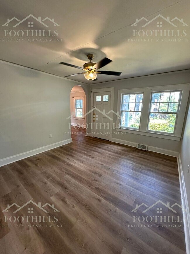 Foto del edificio - 1 Bedroom + Bonus Room Duplex with Storage...
