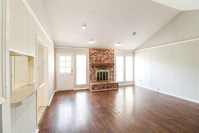Foto del edificio - 16411 Clearcrest Dr