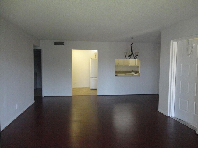 Foto del edificio - 714 Sunny Pine Way