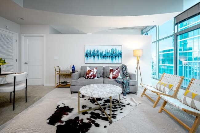 Building Photo - Glass House 1 Bed 1 Bath High Rise Condo w/ Mountain & City Views!!