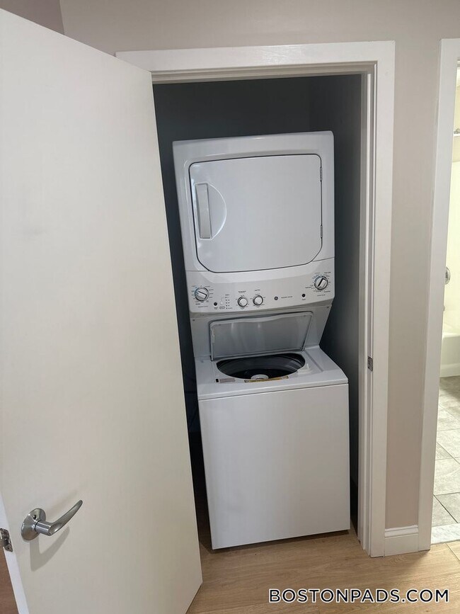 Foto del edificio - 75 S Main St