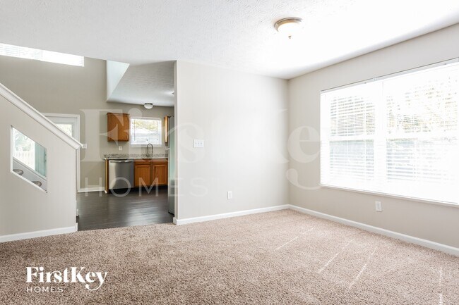 Foto del edificio - 7025 Village Oaks Dr