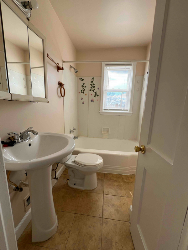 Building Photo - 4743 Chatford Ave