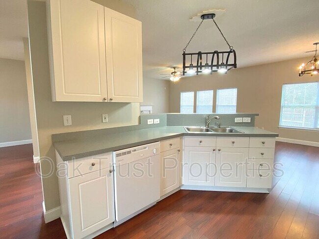 Building Photo - 502 Carters Grove Rd