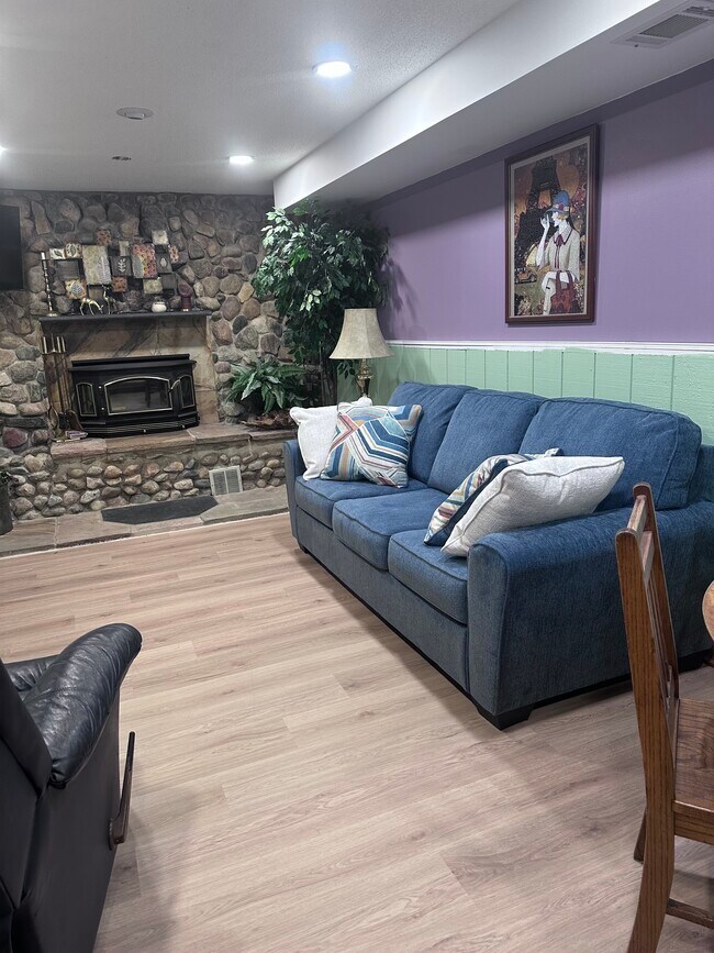 Foto del edificio - 15357 Village Woods Dr