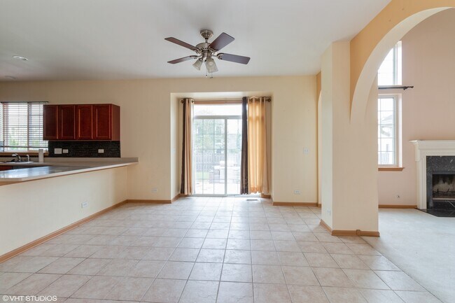 Building Photo - 9417 Inverness Dr