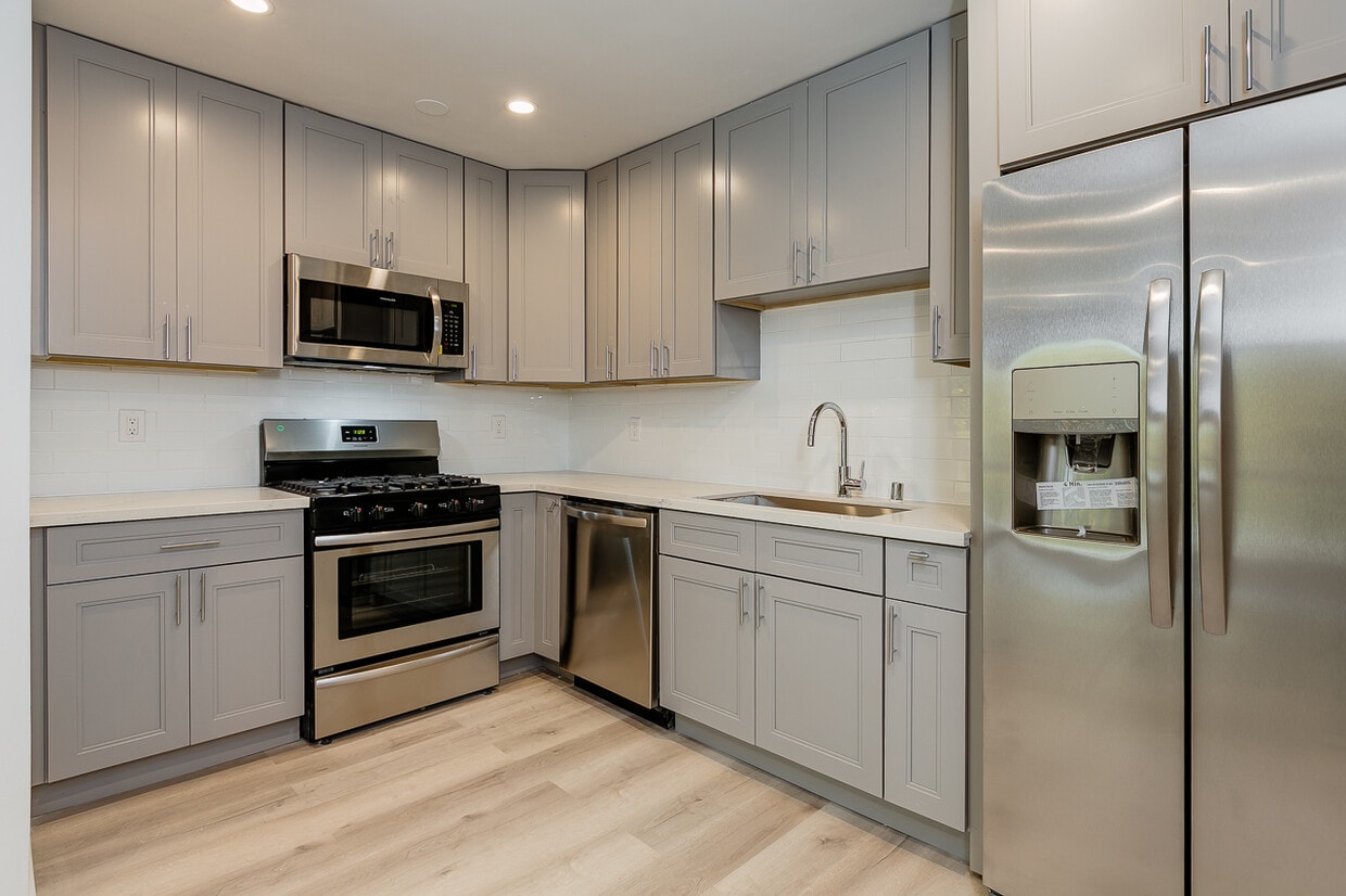 Primary Photo - 2232 W 24th St