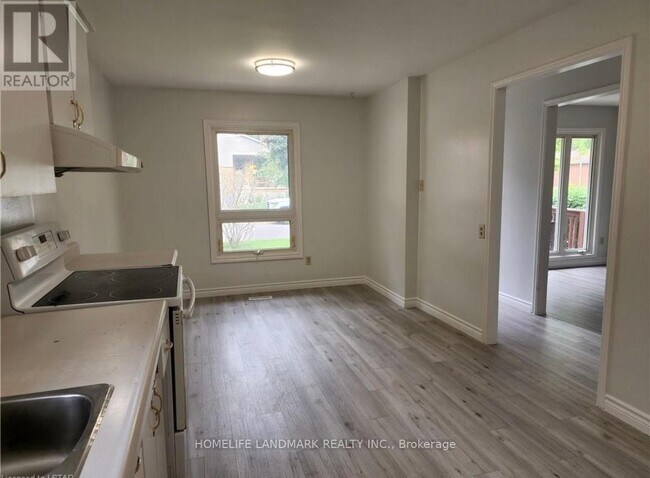 Building Photo - 45 Scotchmere Crescent