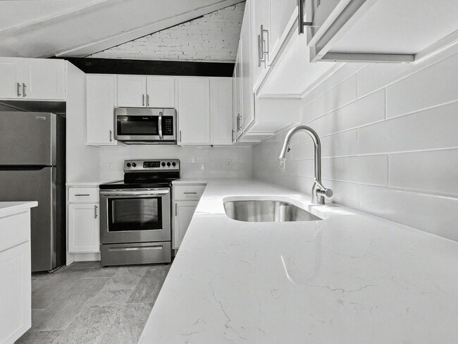 Building Photo - 130 E Chestnut St