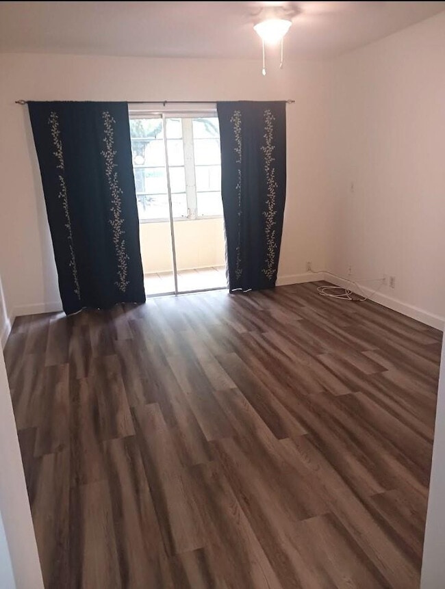 Foto del edificio - 301 Cambridge Rd