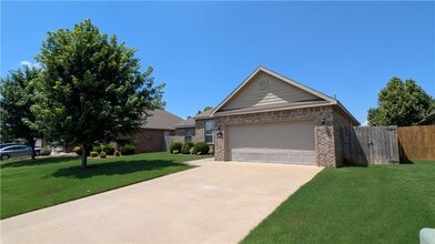 Building Photo - 3104 SW Wargate Ave
