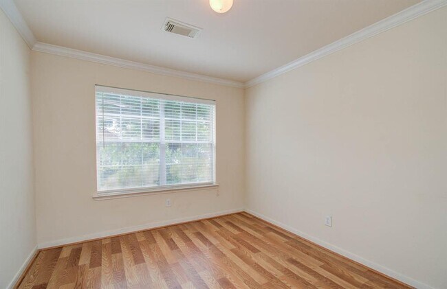 Building Photo - 8218 Wainwright Way