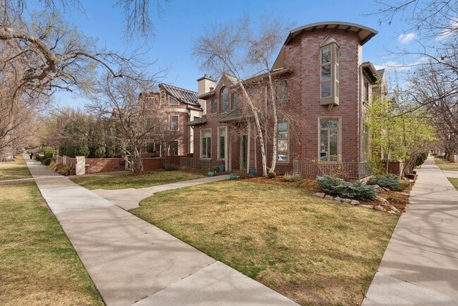 Photo - 400 Clayton St Townhome