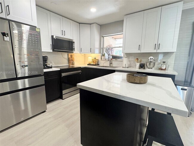 Building Photo - 14849 SW 114th Ct