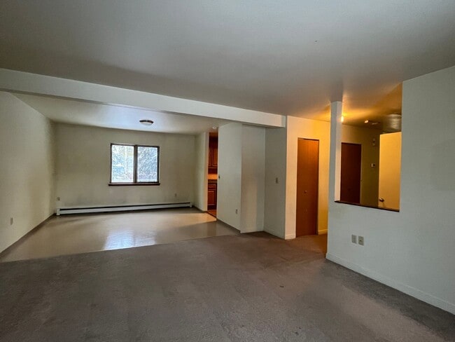Building Photo - 3 bedroom in Walden Estates
