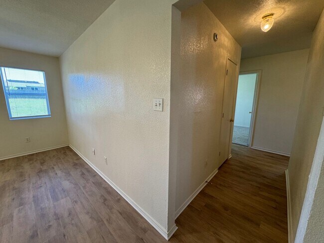 Foto del edificio - 4600 Greyhound Dr