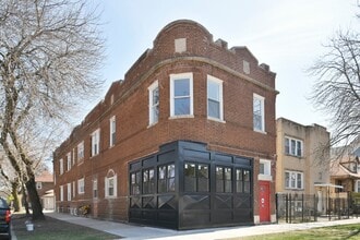 Building Photo - 3549 W Berteau Ave