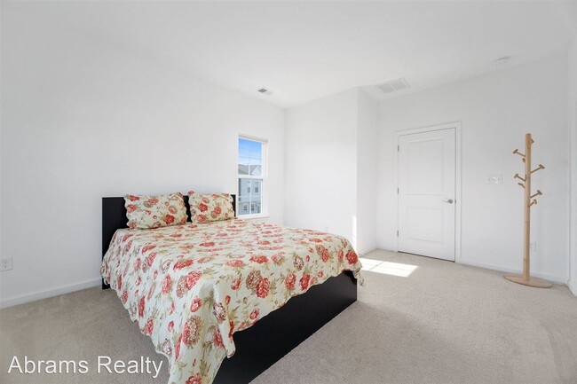 Building Photo - 3 br, 2.5 bath House - 4164 Beckenham Blvd