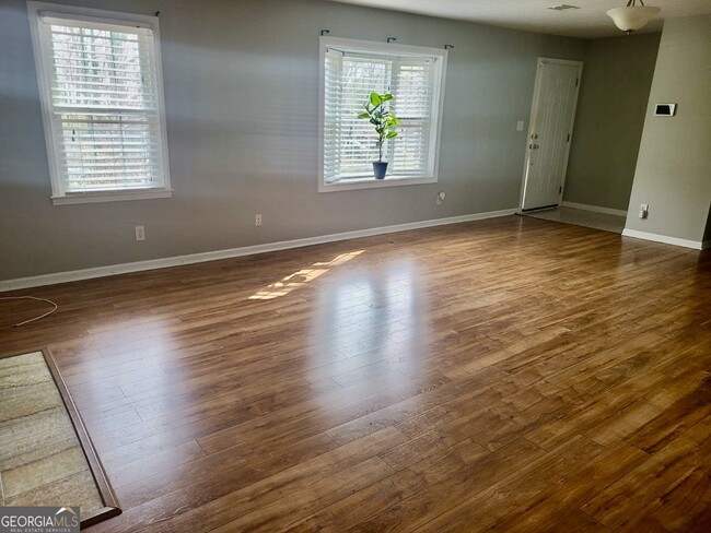 Foto del edificio - 726 Ludlow Ln SW