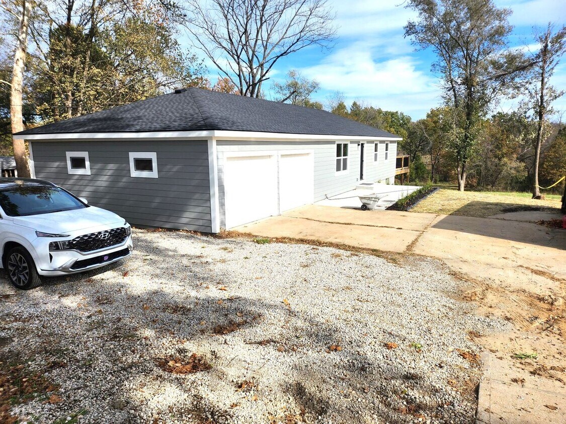 Primary Photo - Completely Refurbished 3 Bedroom 2 Bath Ra...