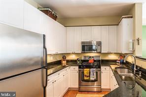 Foto del edificio - 2700 Bellforest Ct