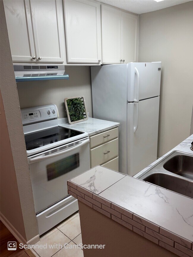Building Photo - 17331 Red Oak Dr