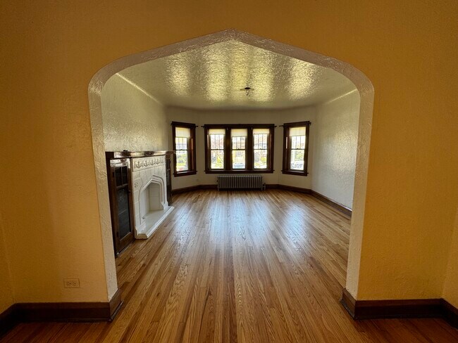 Foto del edificio - 5531 N Linder Ave