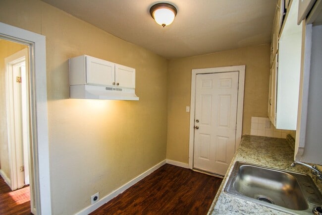 Building Photo - Spacious Cozy Home in Eastlawn