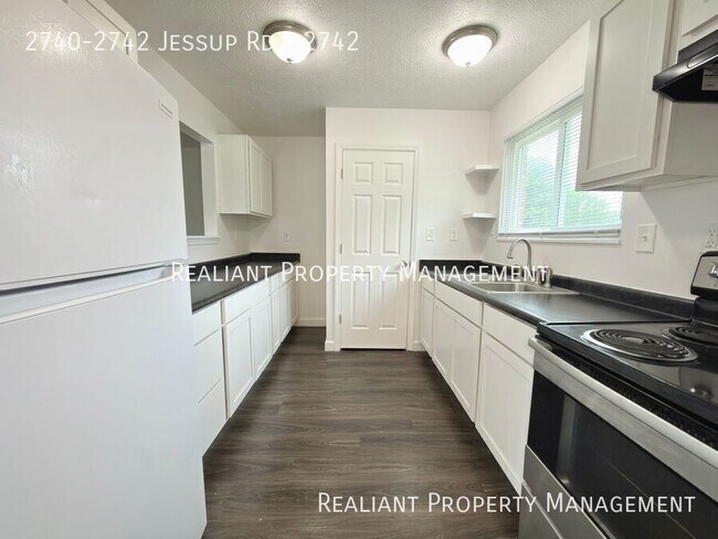 Foto del edificio - 2740-2742 Jessup Rd-2742