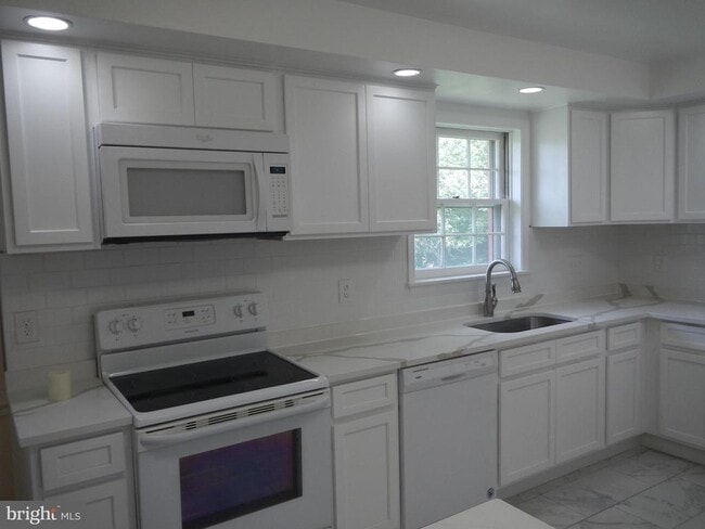 Building Photo - 9 Stoneyhurst Ct