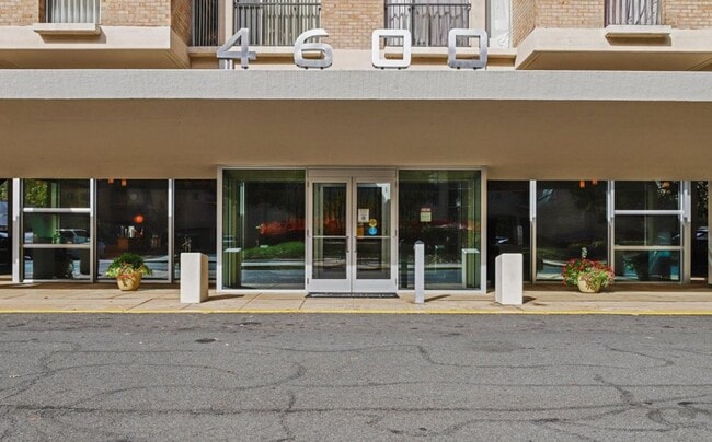 Photo - 4600 S Four Mile Run Dr Apartment