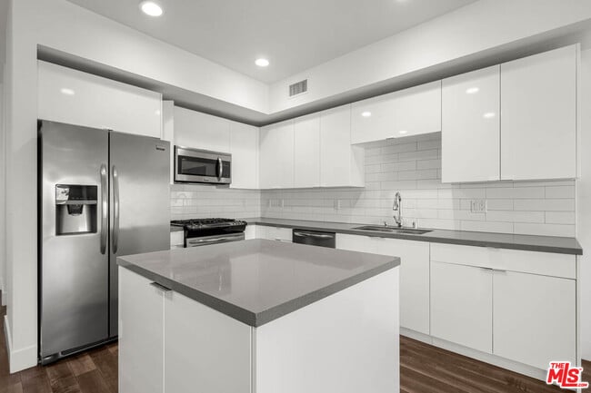 Foto del edificio - 1215 S Bedford St