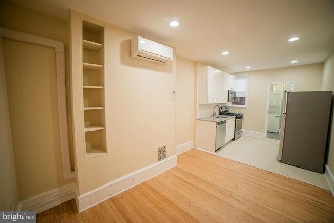Building Photo - 257 S 21st St