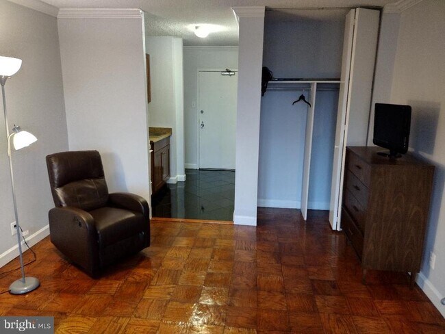 Foto del edificio - 5500 Friendship Blvd