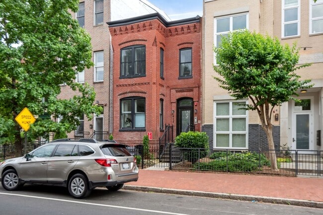 Building Photo - 424 M St NW