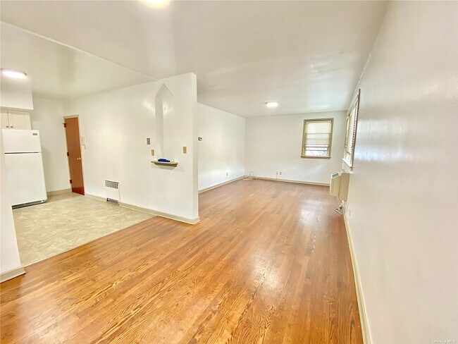 Foto del edificio - 189-32-189-45 45th Ave