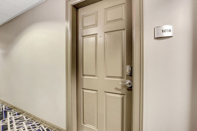 Foto del edificio - Fully Furnished Luxury Condo at The Ogden – Downtown Living at Its Finest!