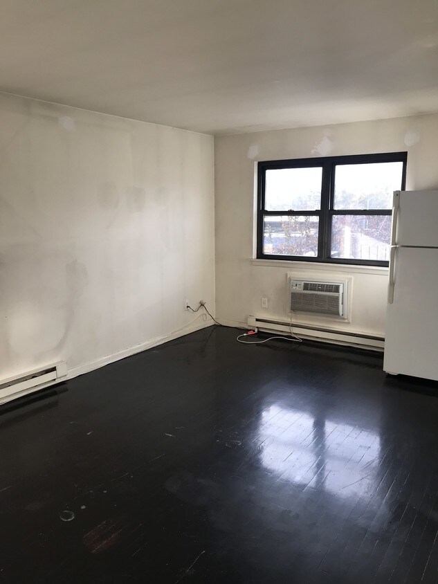 Primary Photo - 14 Maple Ave