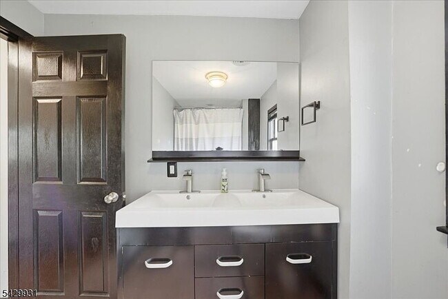 Foto del edificio - Single Family Home For Rent