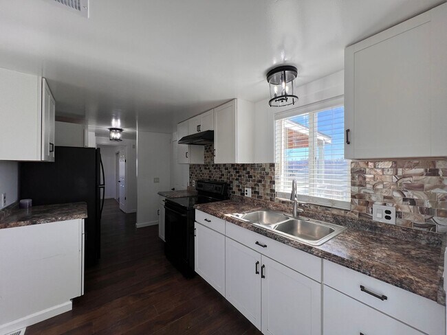 Foto del edificio - Two bedroom manufactured home in Silver Springs, NV