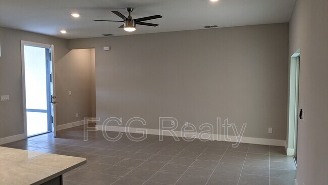 Building Photo - 345 Gardenia Ct