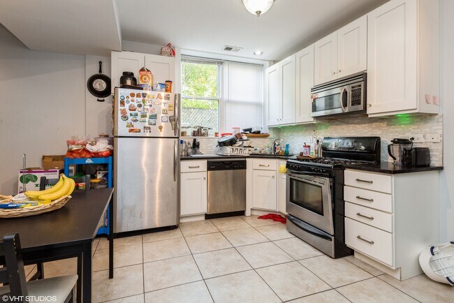 Foto del edificio - 4018 N Albany Ave